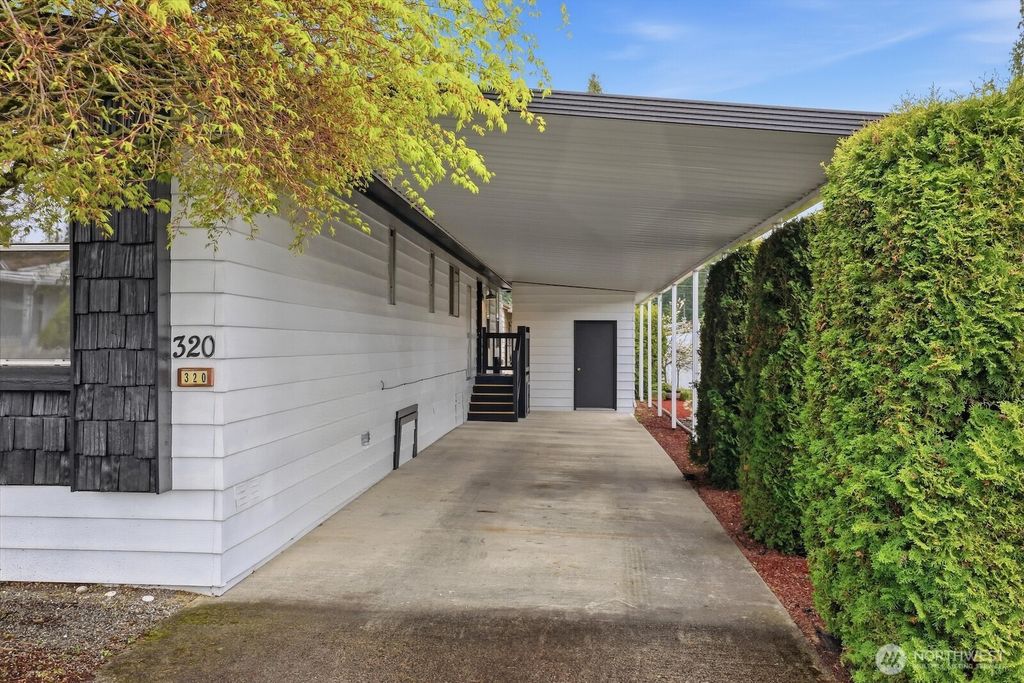 Photo of 620 112th Street SE #320, Everett, WA 98208 (MLS # 2506354)