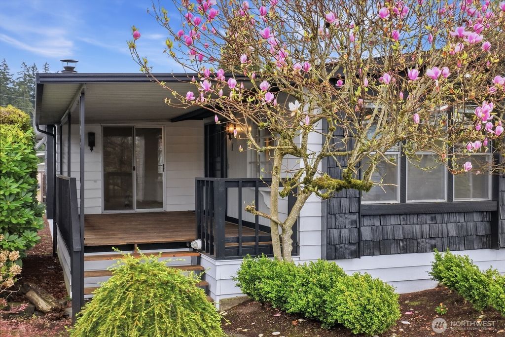 Photo of 620 112th Street SE #320, Everett, WA 98208 (MLS # 2506354)