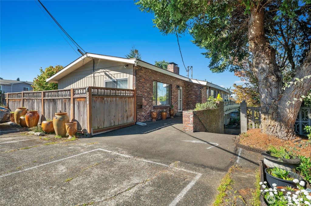 Photo of 324 3rd Avenue S, Edmonds, WA 98020 (MLS # 2521636)