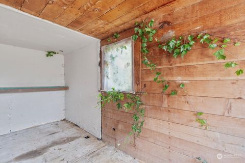 A home in Skamokawa