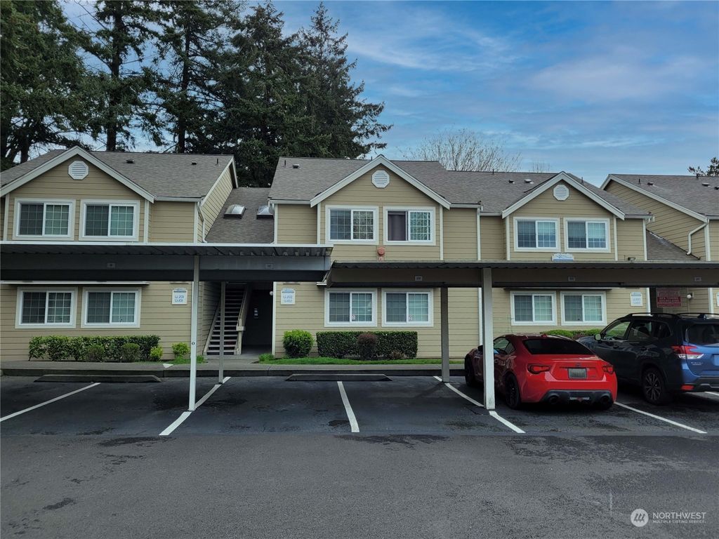 Photo of 28300 18th Avenue S #U202, Federal Way, WA 98003 (MLS # 2056127)