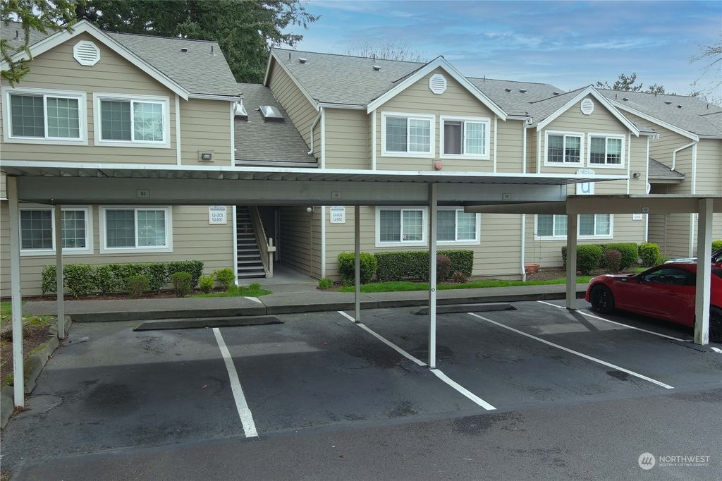 Photo of 28300 18th Avenue S #U202, Federal Way, WA 98003 (MLS # 2056127)