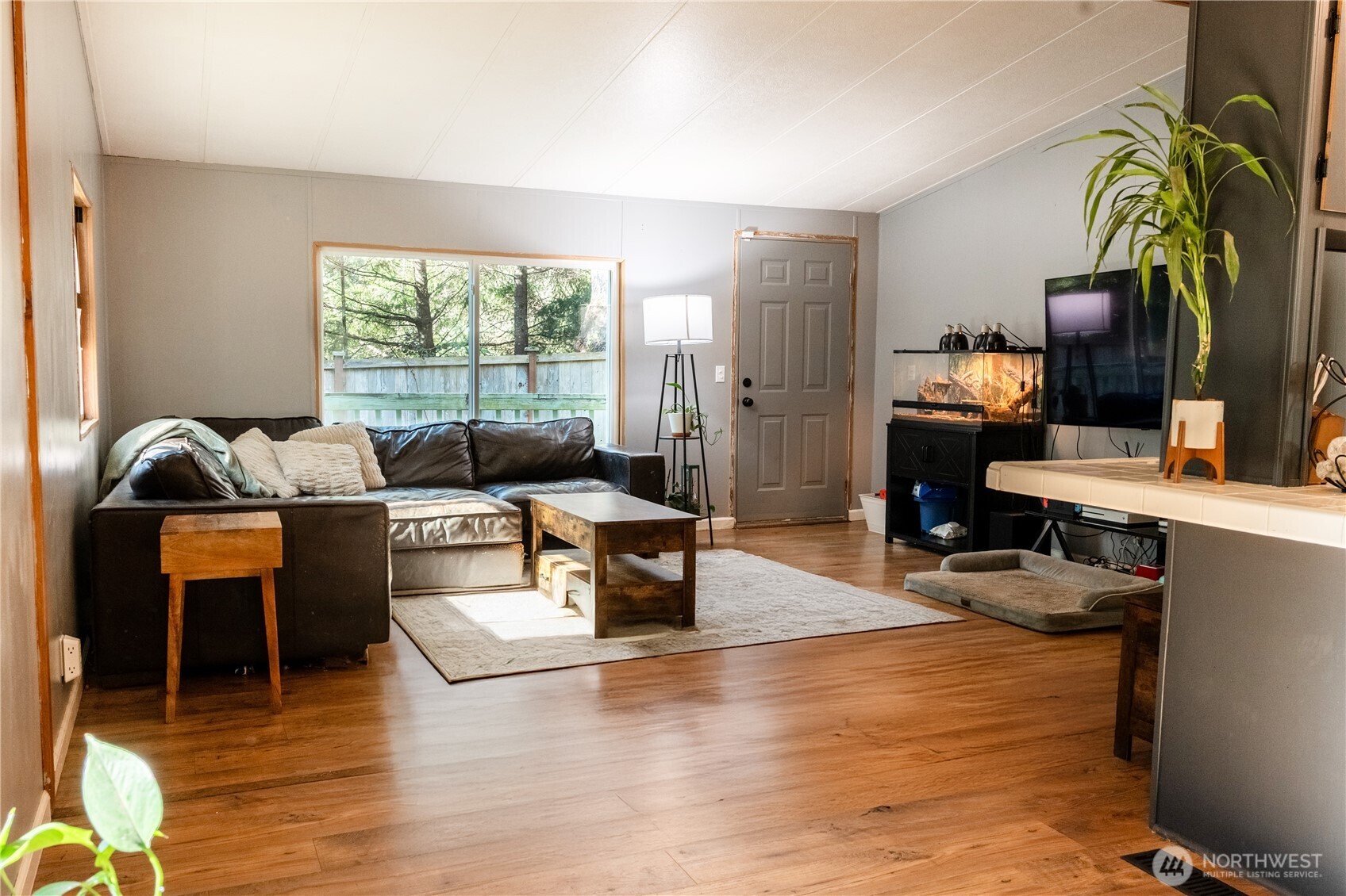 521 NE Larson Lake Rd