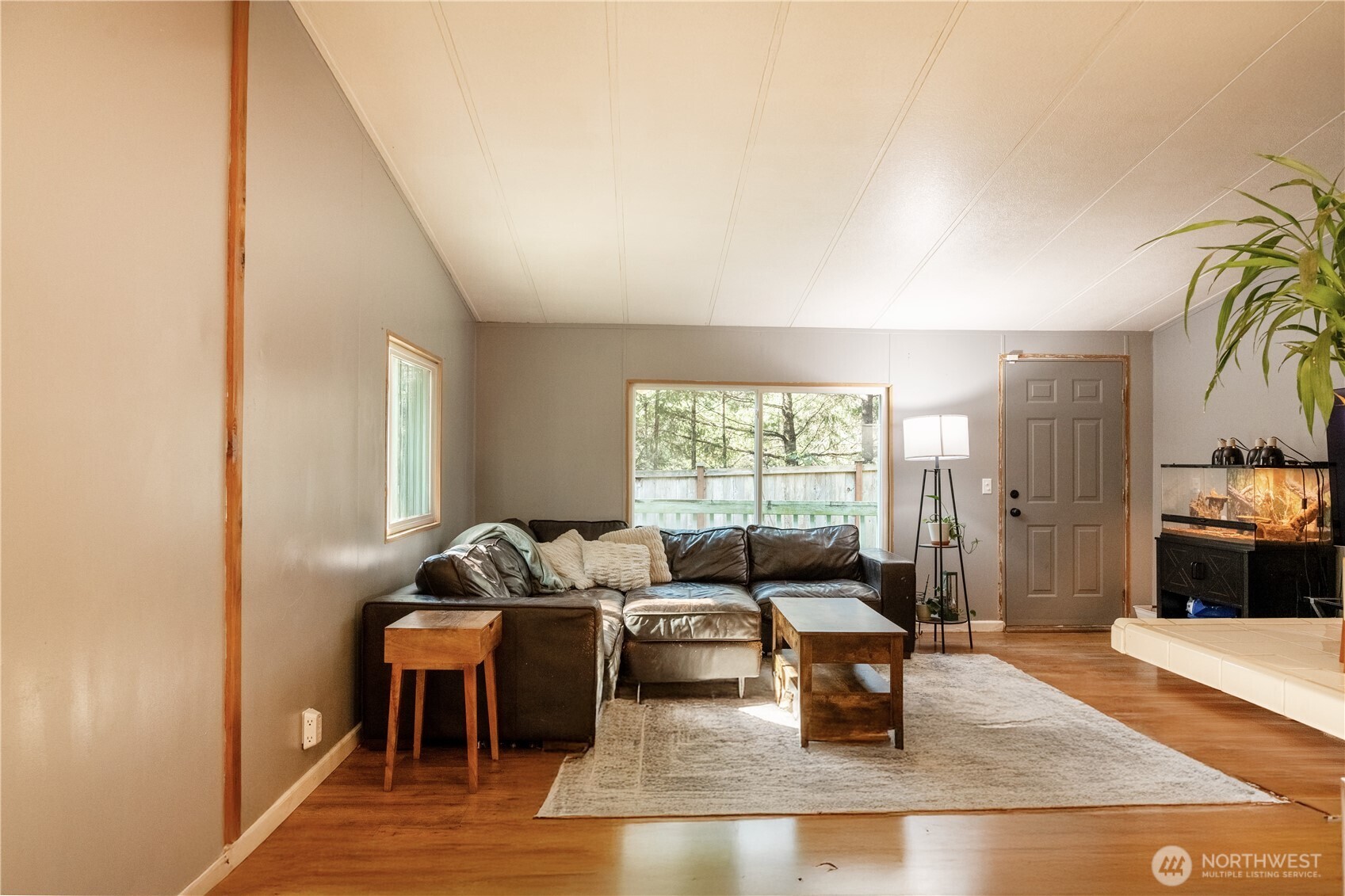 521 NE Larson Lake Rd