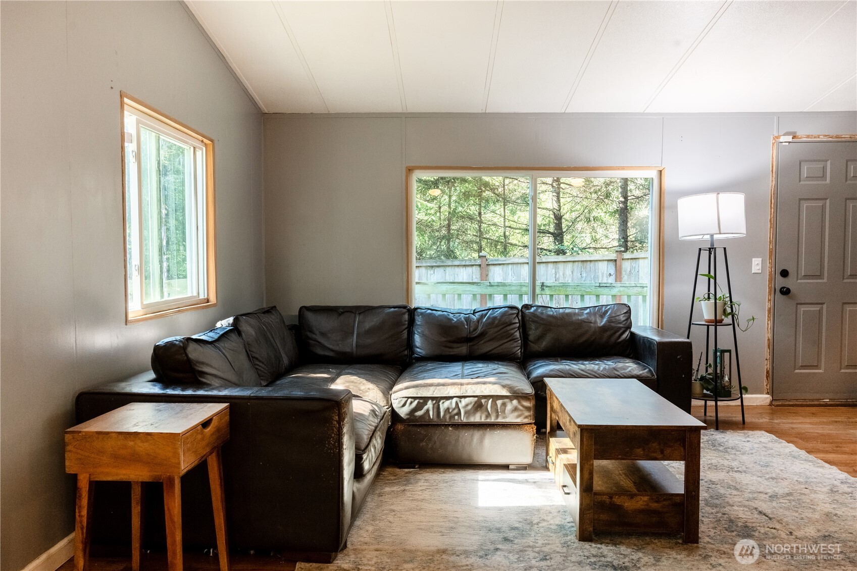 521 NE Larson Lake Rd