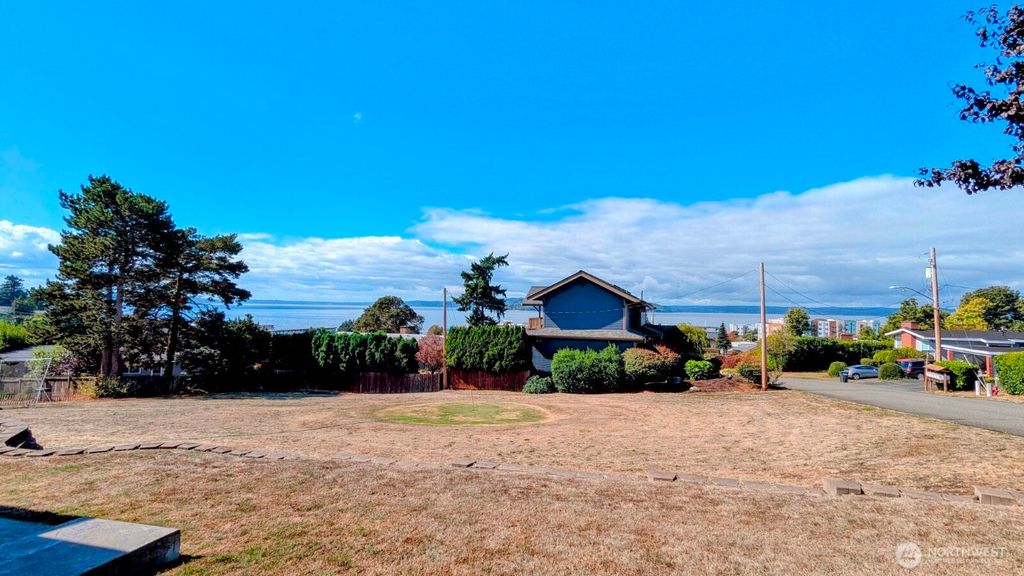 Photo of 921 S 226th Place, Des Moines, WA 98198 (MLS # 2436220)