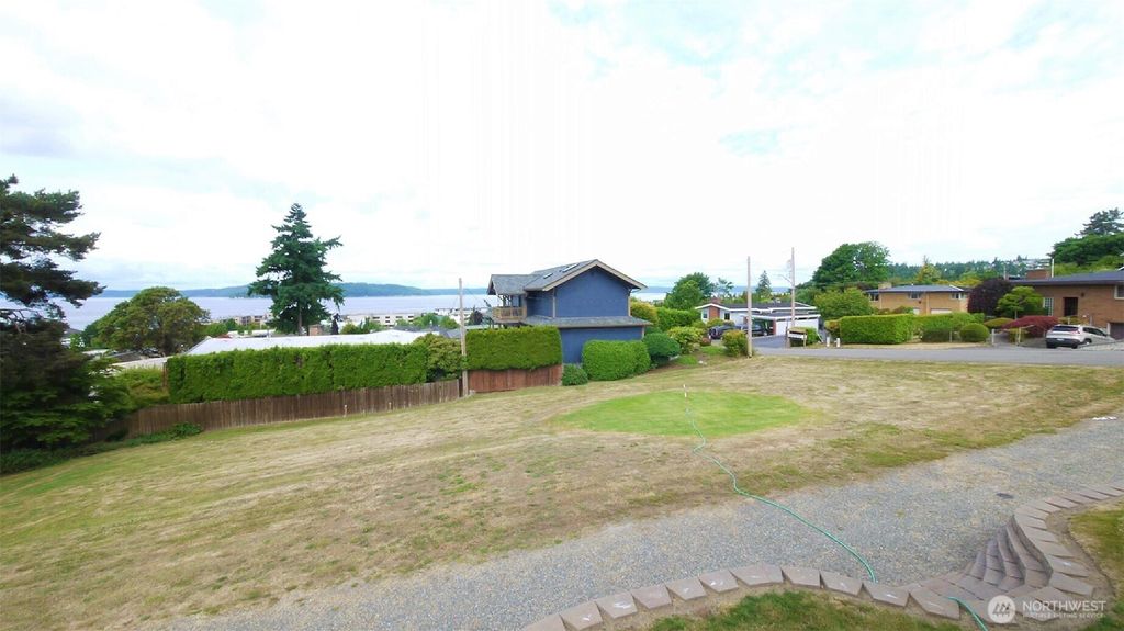 Photo of 921 S 226th Place, Des Moines, WA 98198 (MLS # 2436220)