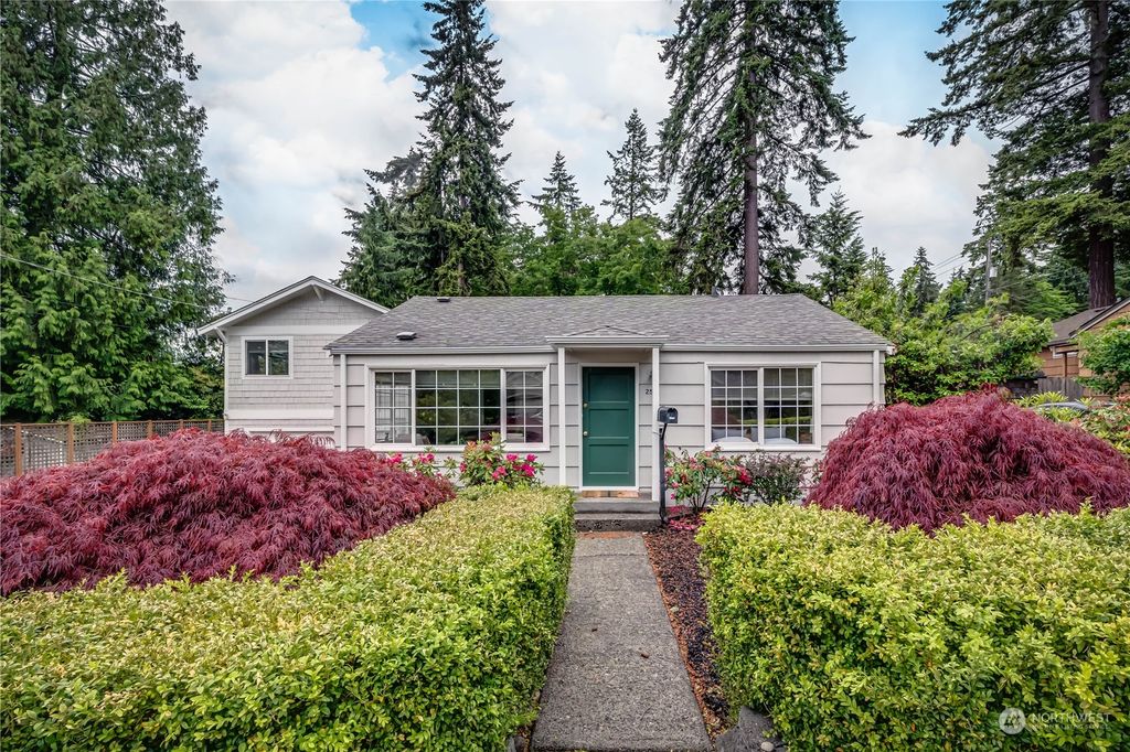Photo of 2511 NE 150th Street, Shoreline, WA 98155 (MLS # 2247954)