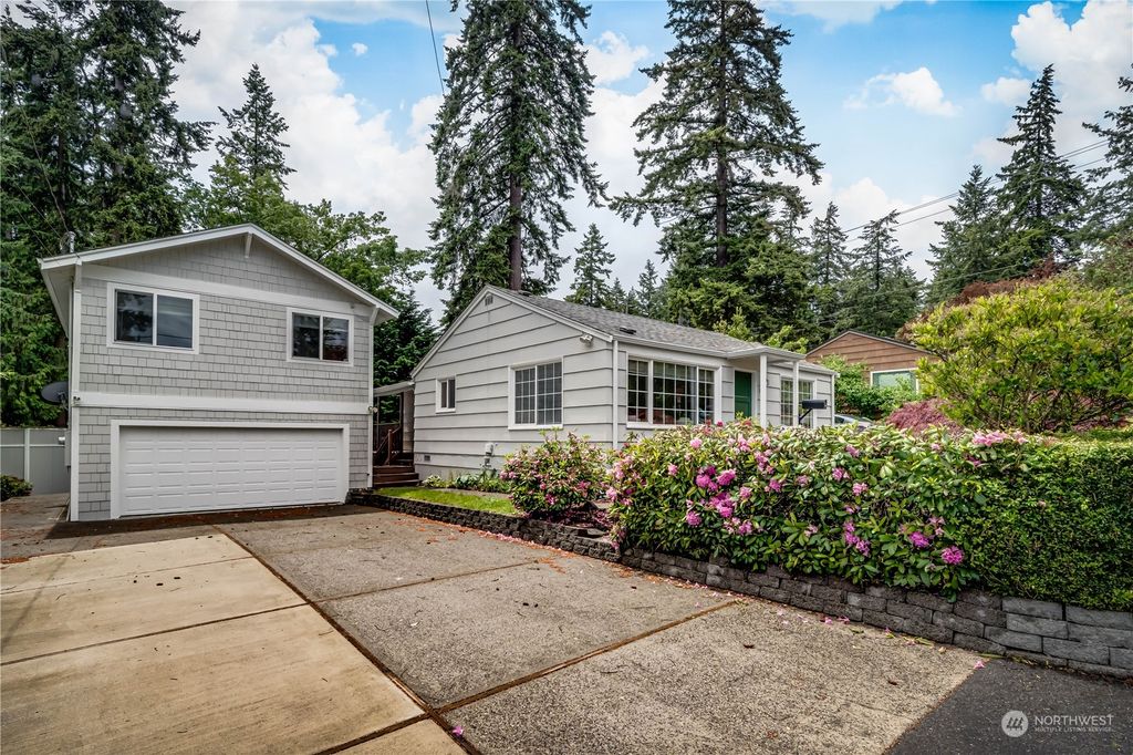 Photo of 2511 NE 150th Street, Shoreline, WA 98155 (MLS # 2247954)