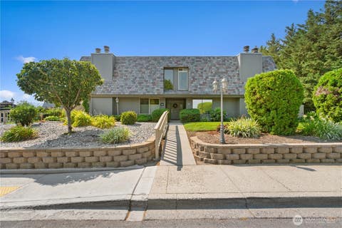 Photo of 1535 Castlerock Avenue #12, Wenatchee, WA 98801 (MLS # 2536644)