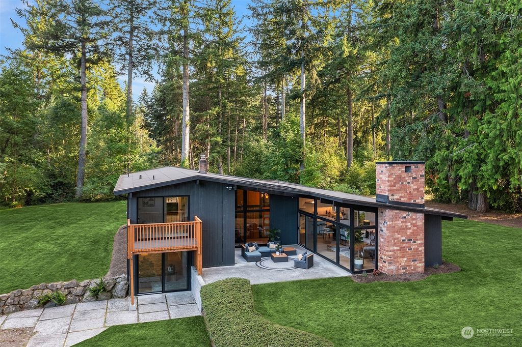Photo of 2829 252nd Avenue SE, Sammamish, WA 98075 (MLS # 2212166)