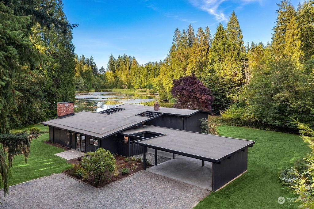 Photo of 2829 252nd Avenue SE, Sammamish, WA 98075 (MLS # 2212166)
