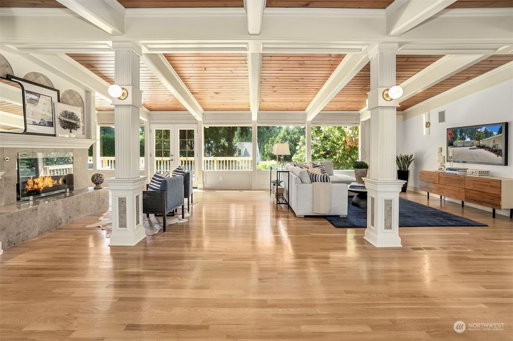 Photo of 2837 Evergreen Point Road, Medina, WA 98039 (MLS # 2135465)