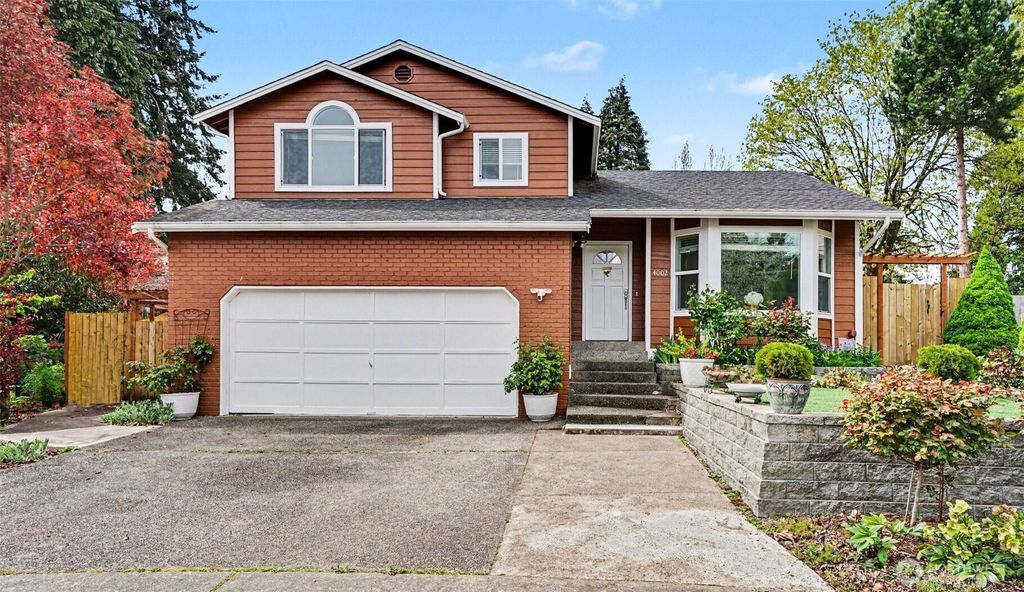 Photo of 4002 NE 7th Court, Renton, WA 98056 (MLS # 2512189)