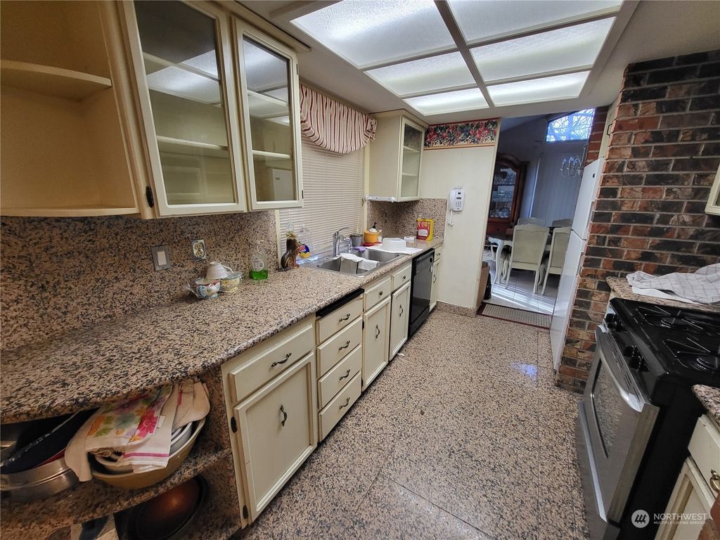 Photo of 26235 144th Avenue SE, Kent, WA 98042 (MLS # 2183738)