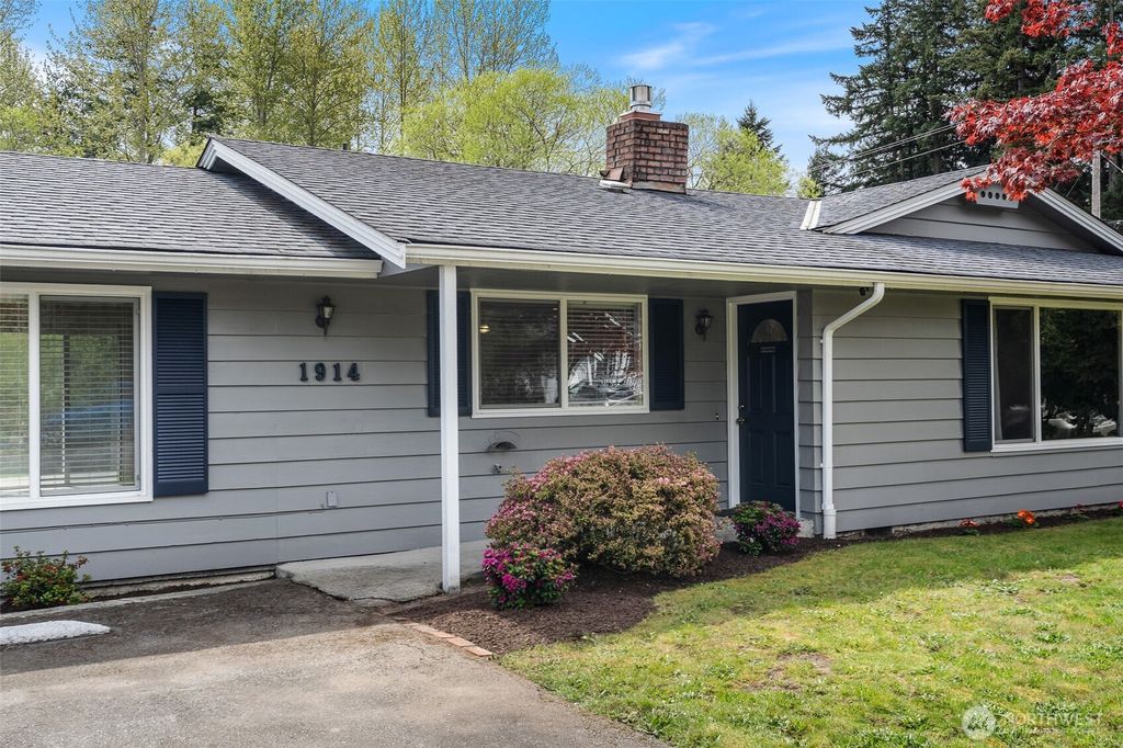 Photo of 1914 122nd Place SE, Everett, WA 98208 (MLS # 2509462)