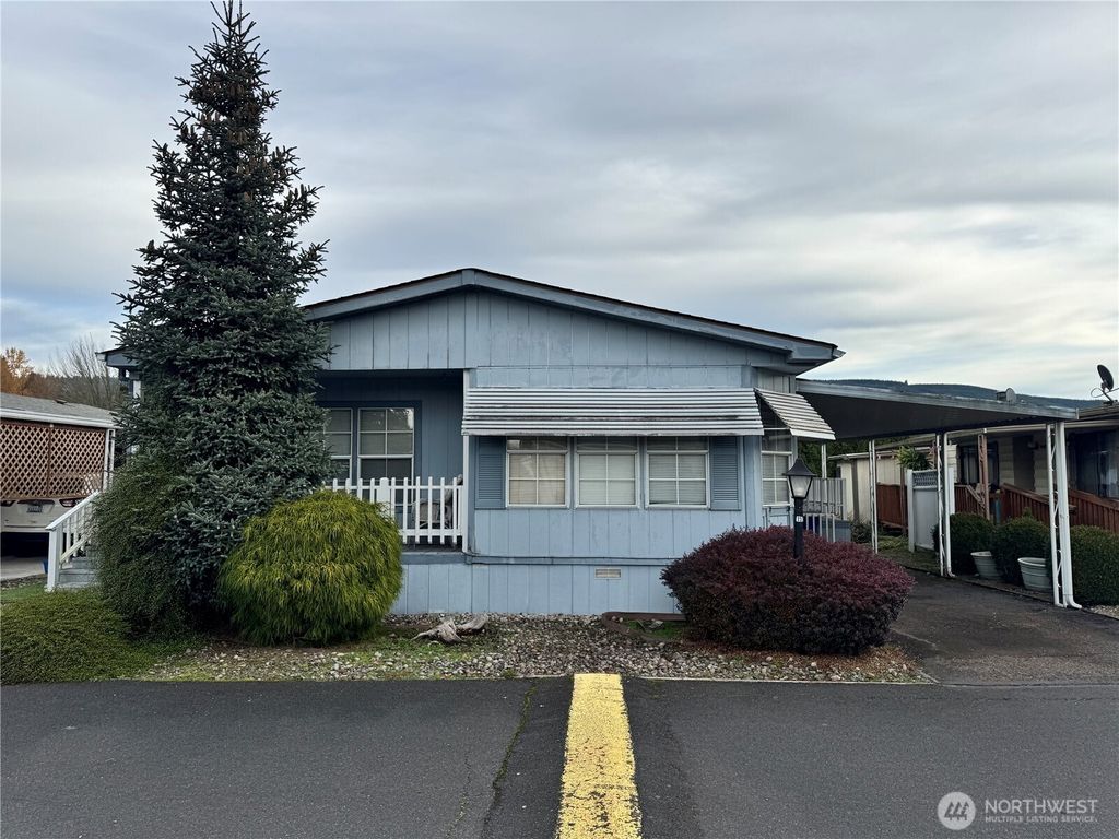 Photo of 2388 Sparrow Loop #155, Kelso, WA 98626 (MLS # 2456981)
