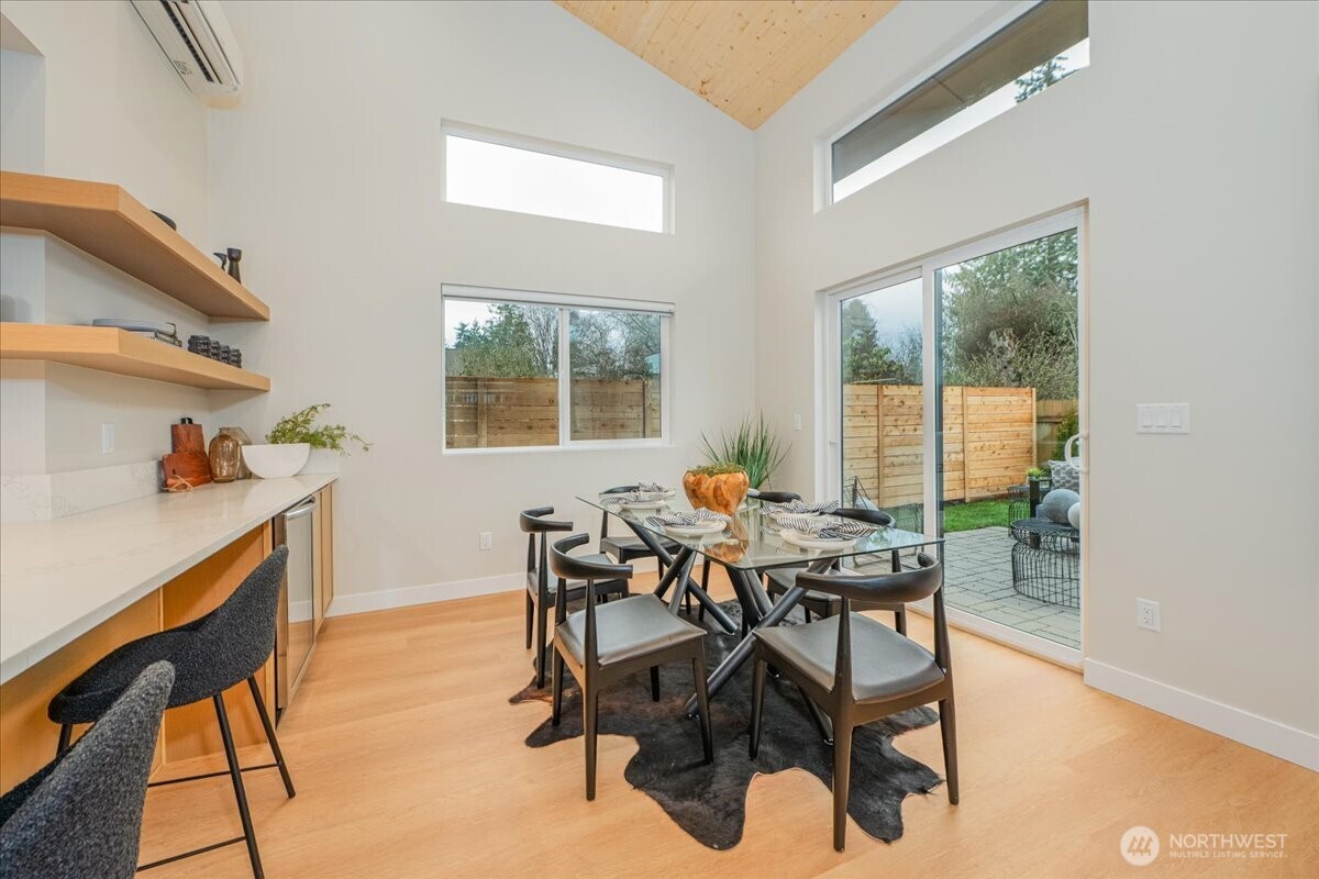 11740 Phinney Avenue N