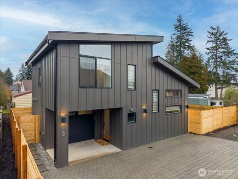 11740 Phinney Avenue N Seattle WA 98133