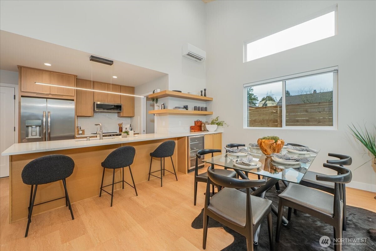 11740 Phinney Avenue N