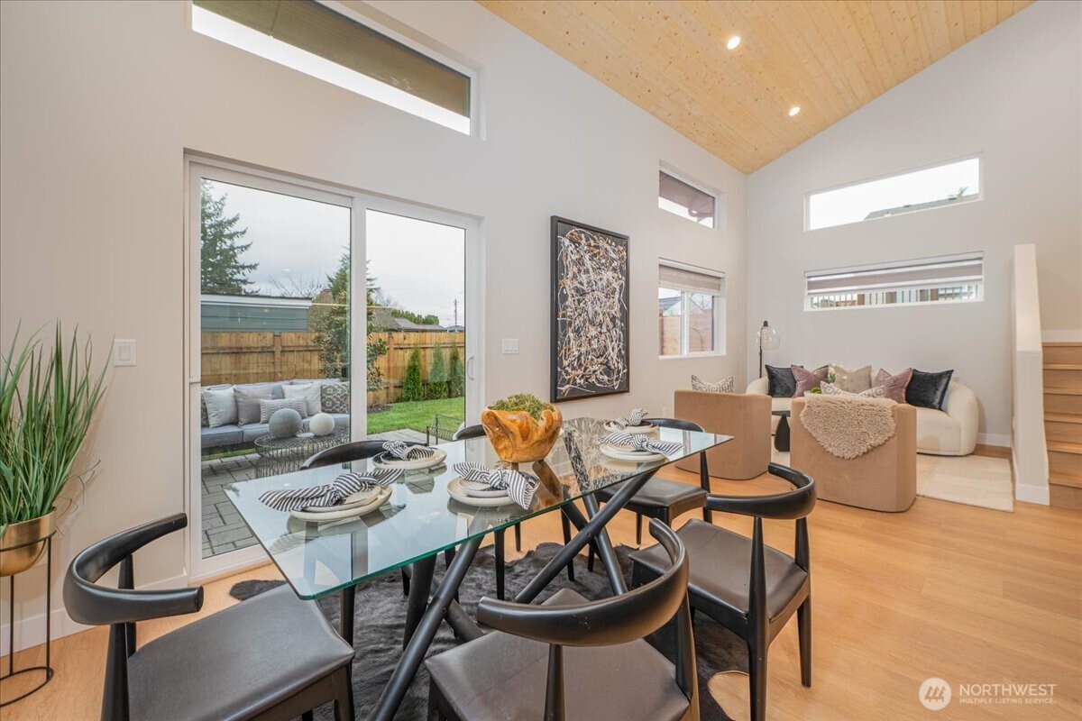 11740 Phinney Avenue N