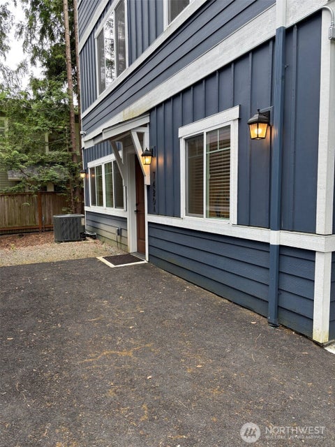 Photo of 7420 SE 27th ST #A, Mercer Island, WA 98040 (MLS # 2582385)