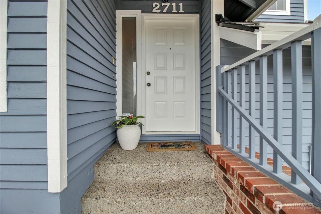 Photo of 2711 NE 4th Court, Renton, WA 98056 (MLS # 2375125)