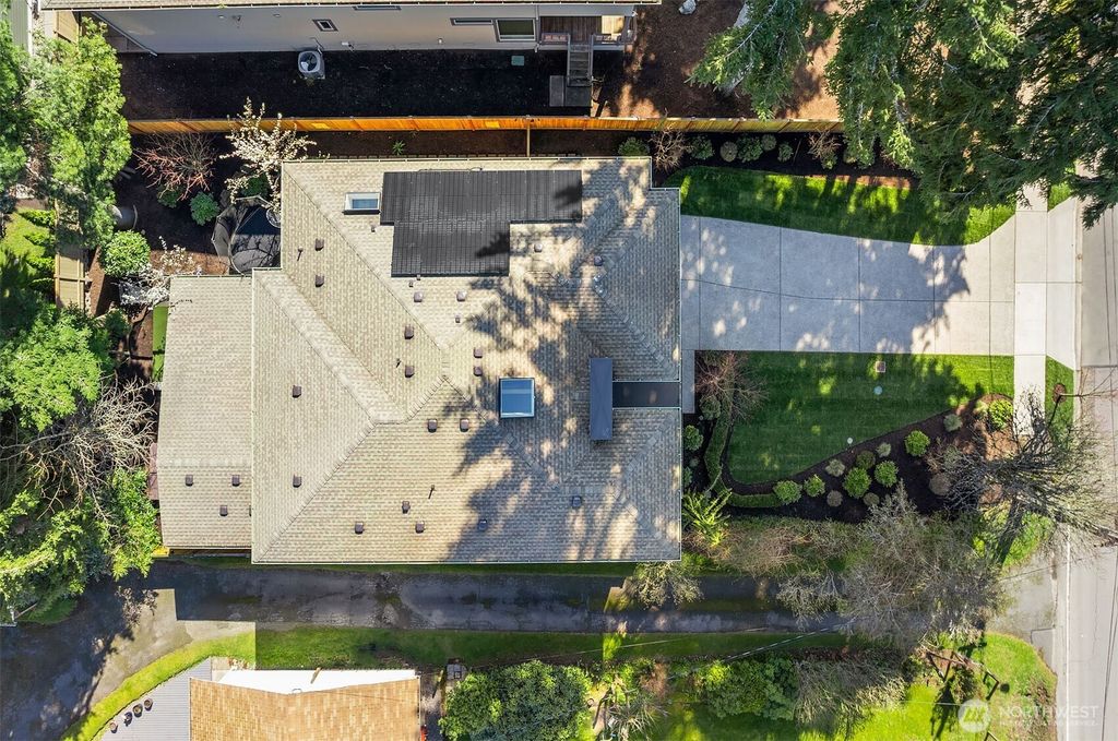 Photo of 7322 124th Avenue NE, Kirkland, WA 98033 (MLS # 2501575)