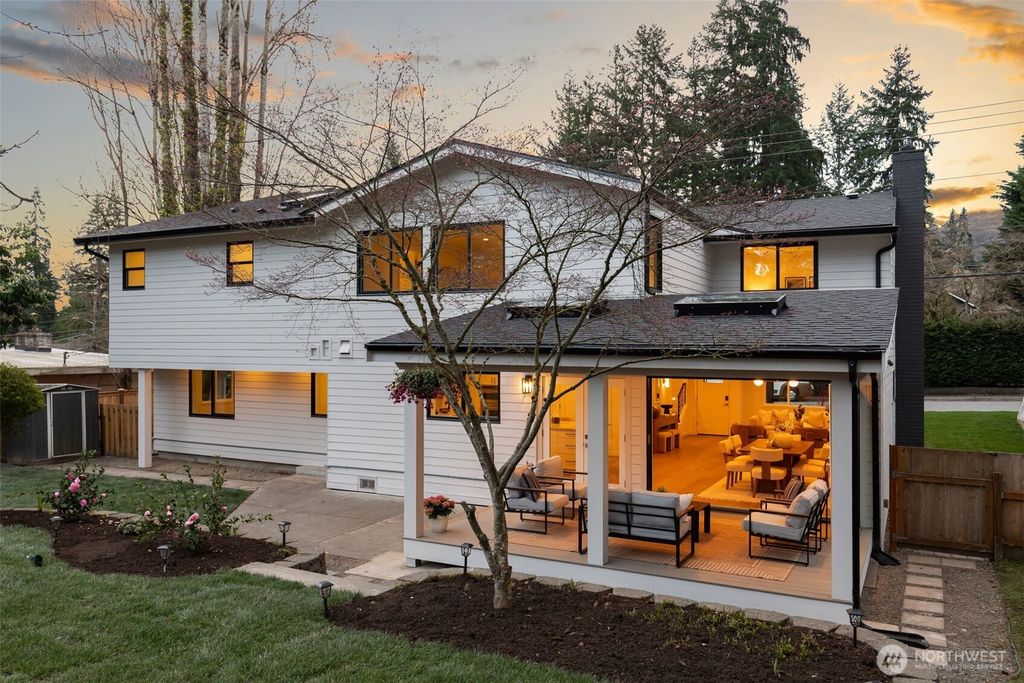 Photo of 428 164th Avenue SE, Bellevue, WA 98008 (MLS # 2487184)