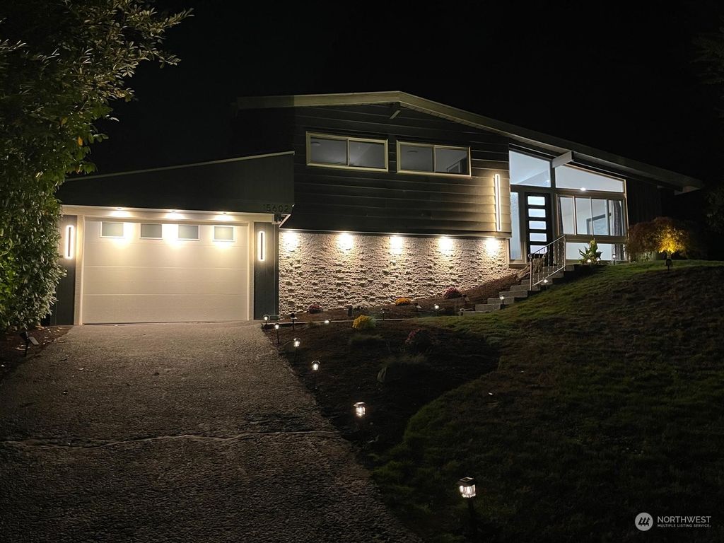 Photo of 15602 SE 10th St St, Bellevue, WA 98008 (MLS # 2292730)