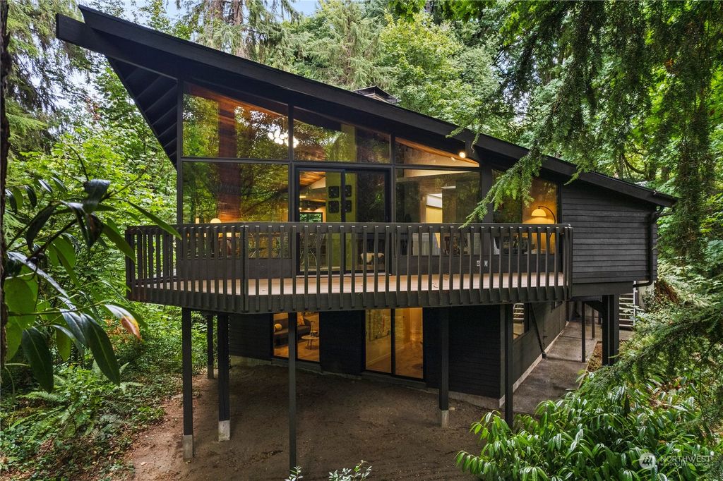 Photo of 14408 18th Avenue SW, Burien, WA 98166 (MLS # 2156671)