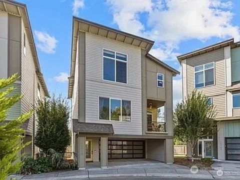 Photo of 15110 13th park Park W #25, Lynnwood, WA 98087 (MLS # 2441610)