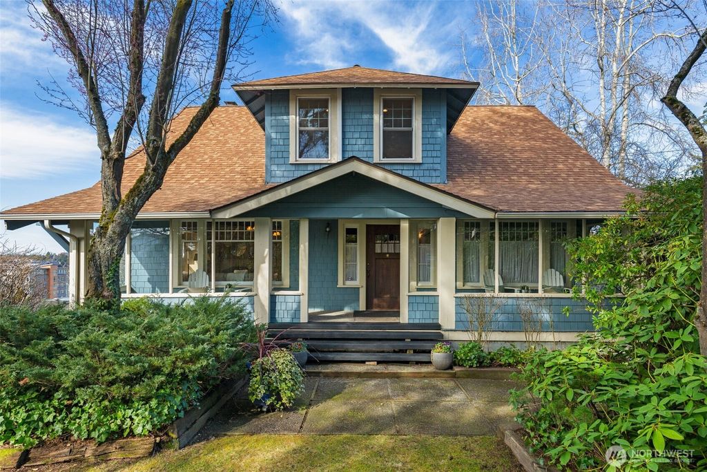 Photo of 518 NE 100th Street, Seattle, WA 98125 (MLS # 2339822)