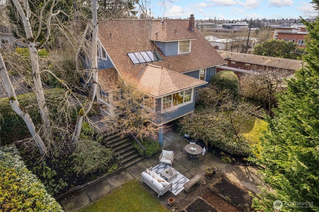 Photo of 518 NE 100th Street, Seattle, WA 98125 (MLS # 2339822)