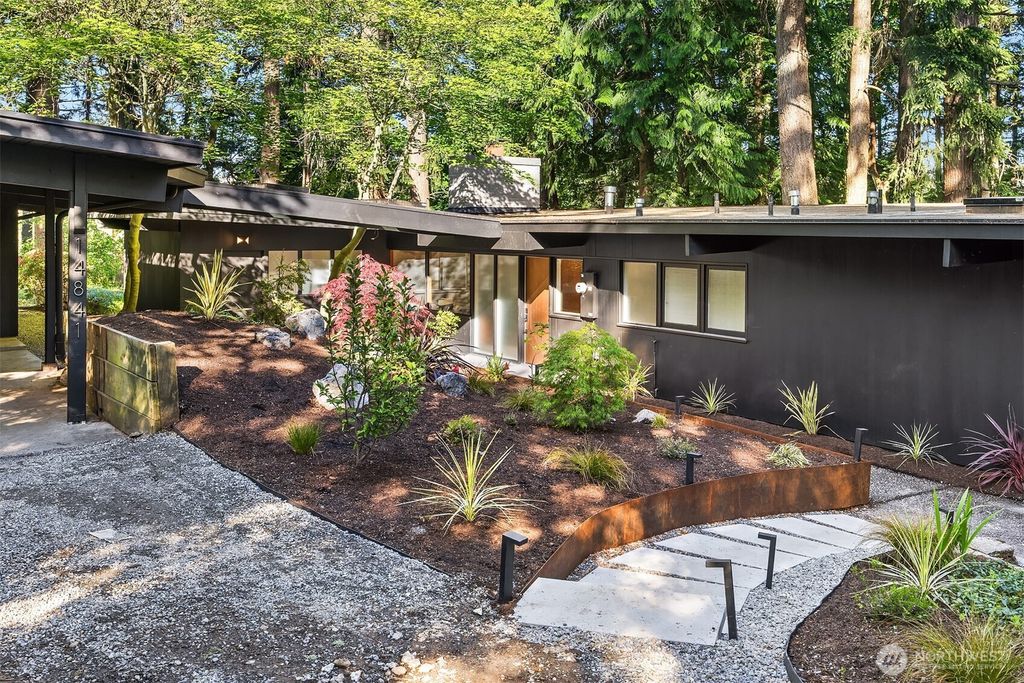 Photo of 14841 SE 54th Street, Bellevue, WA 98006 (MLS # 2530899)