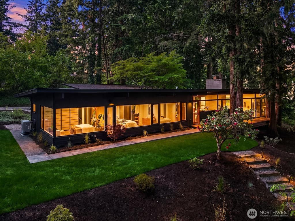 Photo of 14841 SE 54th Street, Bellevue, WA 98006 (MLS # 2530899)