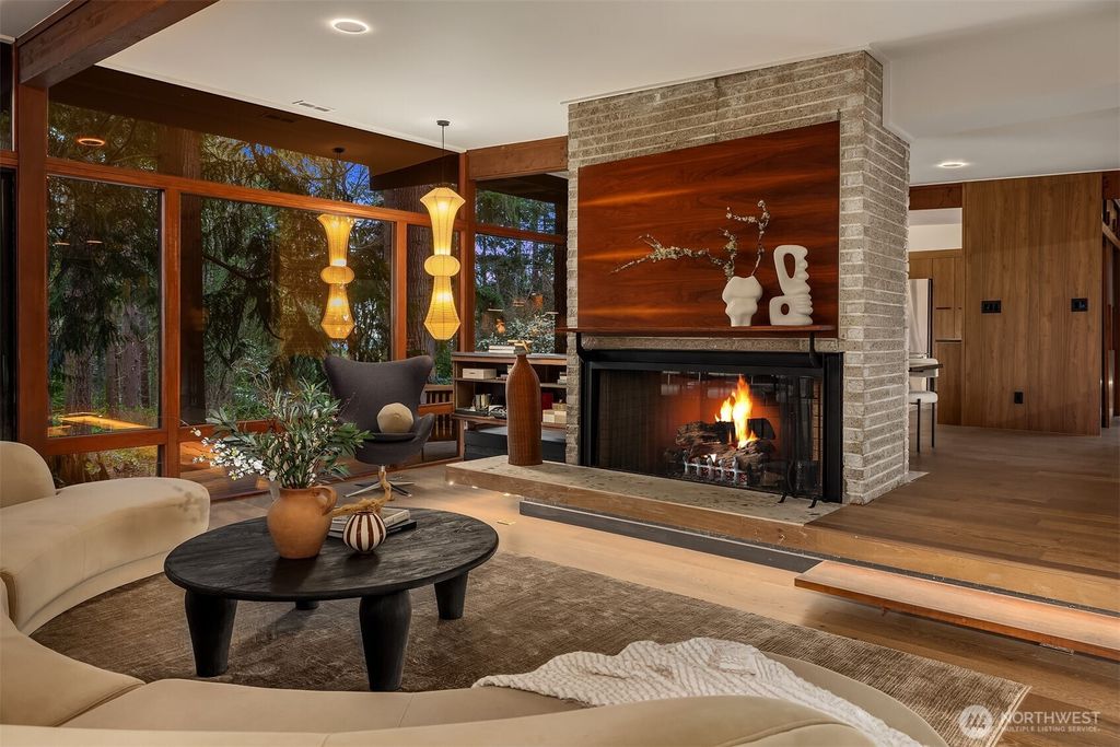 Photo of 14841 SE 54th Street, Bellevue, WA 98006 (MLS # 2530899)