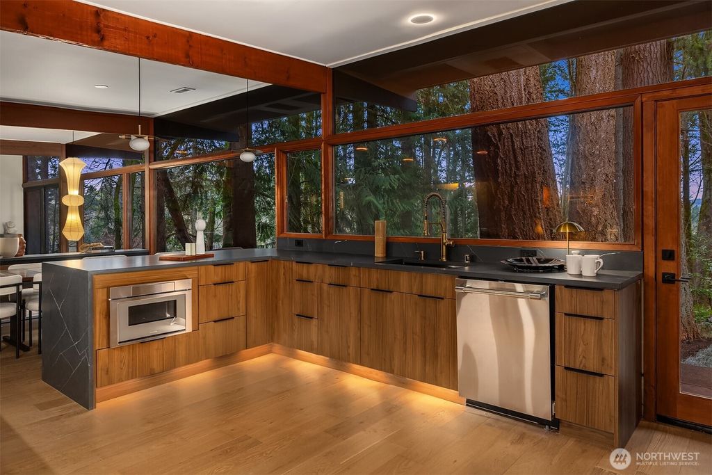 Photo of 14841 SE 54th Street, Bellevue, WA 98006 (MLS # 2530899)