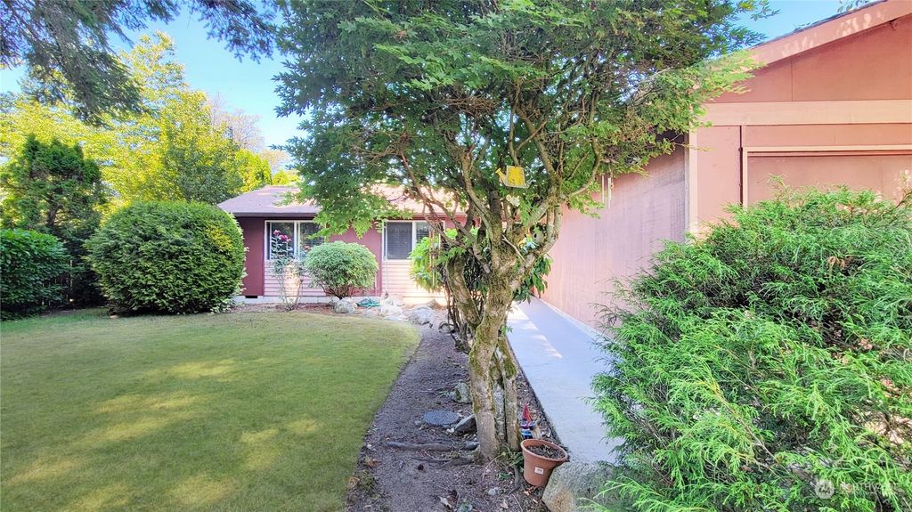 Photo of 3850 S 306th Place, Auburn, WA 98001 (MLS # 2141430)