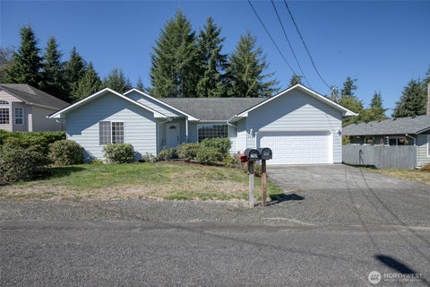 Photo of 1121 N Fairfield Street, Aberdeen, WA 98520 (MLS # 2581077)