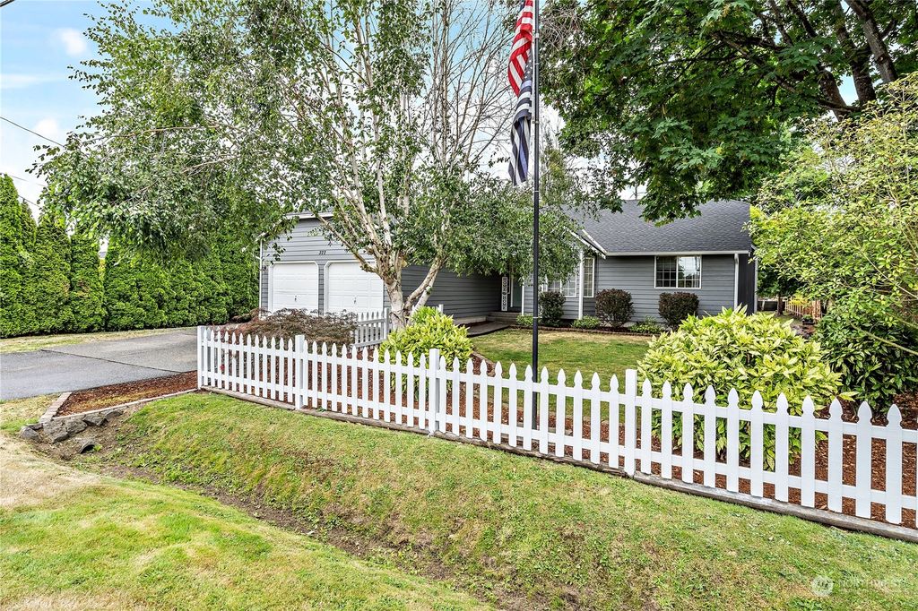 Photo of 322 7th Avenue N, Algona, WA 98001 (MLS # 2135758)