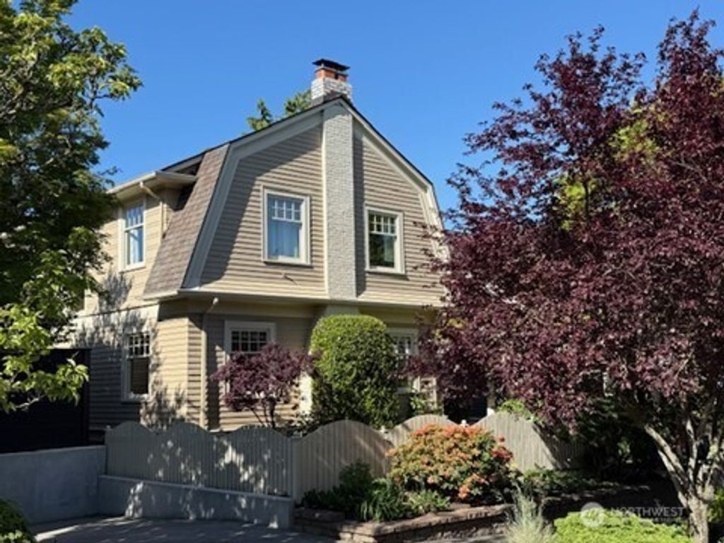 Photo of 408 McGraw Street, Seattle, WA 98109 (MLS # 2380462)