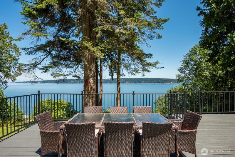 3365 Shoreline Drive