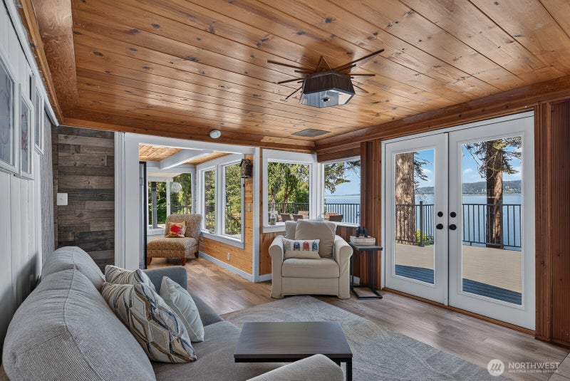 3365 Shoreline Drive