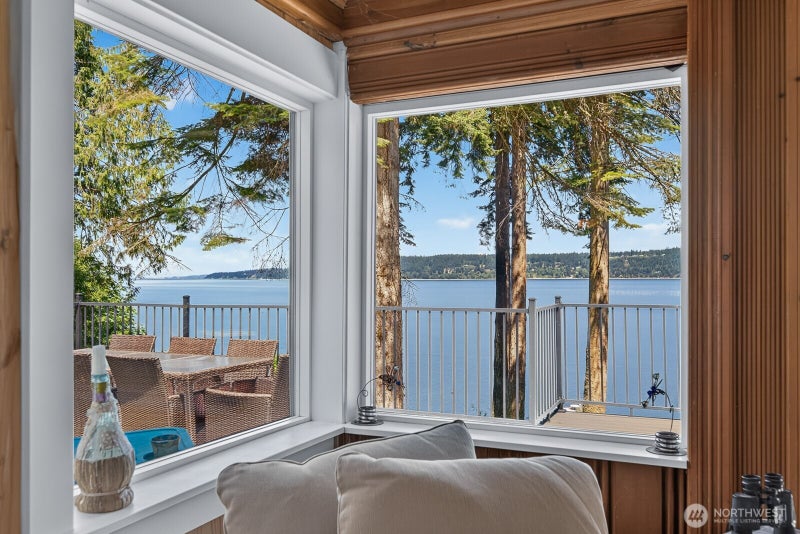 3365 Shoreline Drive