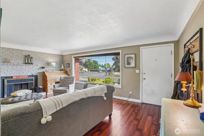 3206 NE 49th Street