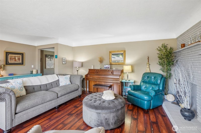 3206 NE 49th Street