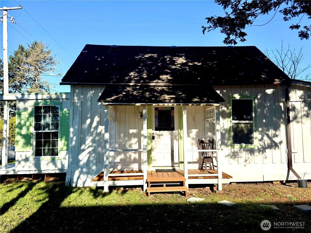 Photo of 26414 Ridge Avenue, Ocean Park, WA 98640 (MLS # 2487121)