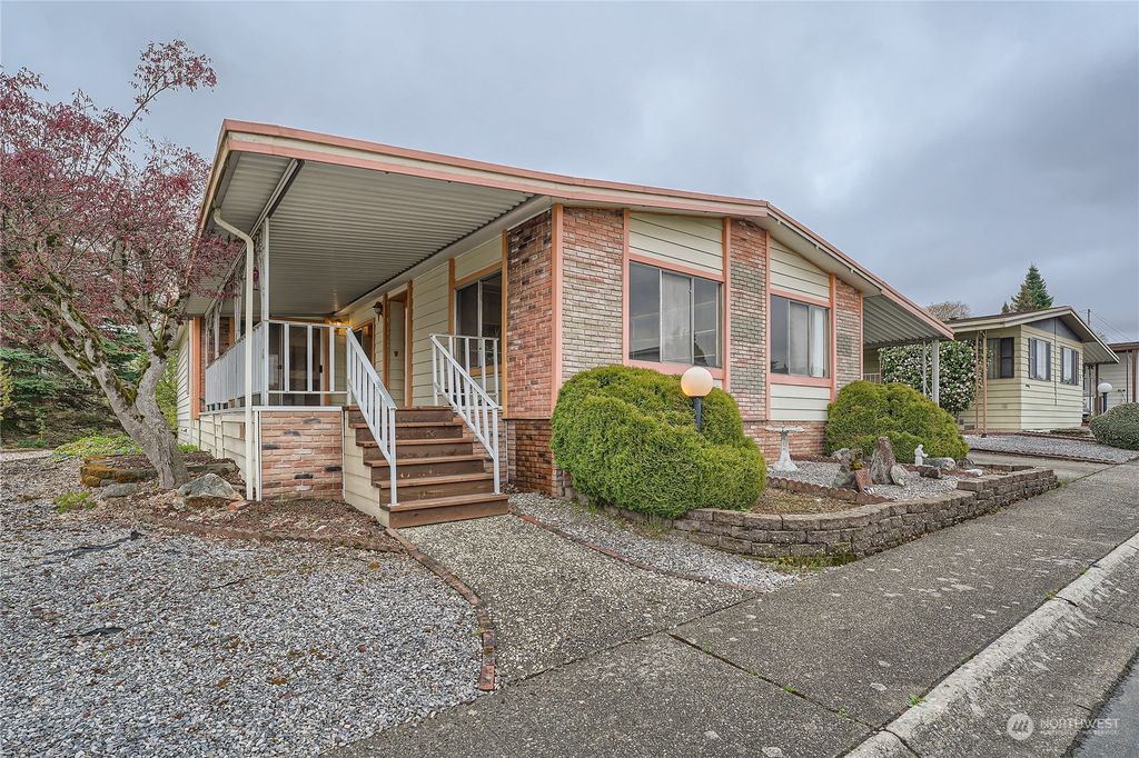 Photo of 11436 SE 208th Street #11, Kent, WA 98031 (MLS # 2053771)