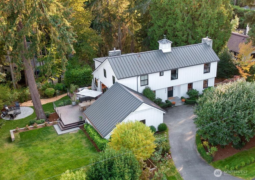 Photo of 7835 NE 14th Street, Medina, WA 98039 (MLS # 2362060)